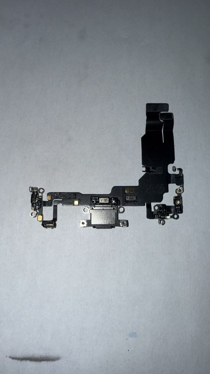 Apple Handys / Smartphones: connecteur de charge iPhone 15 original – Neu und originalverpackt aus Leukerbad von mig_8bbp