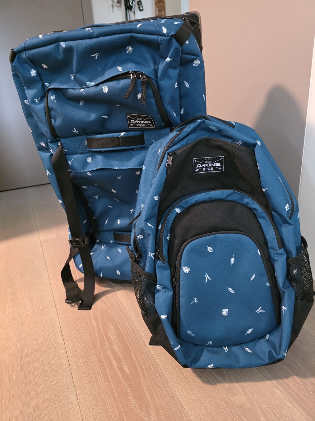 Dakine Valises de voyage: Dakine Rollkoffer und Rucksack – D'occasion à Rikon im Tösstal par Quimy68