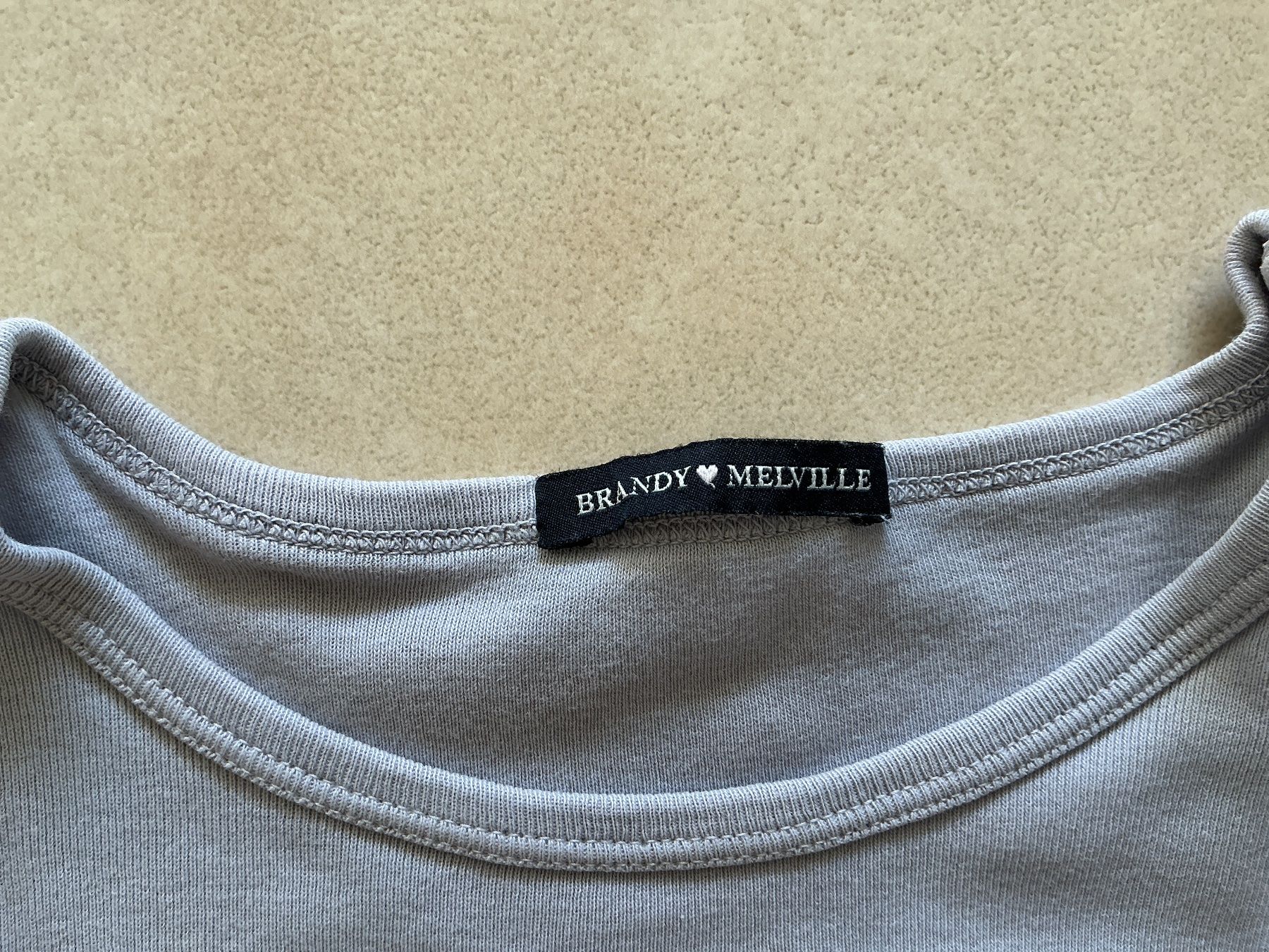 Brandy Melville T-shirt: Damen T-Shirt Brandy Melville – Usato da Frauenfeld venduto da Stehojen 2
