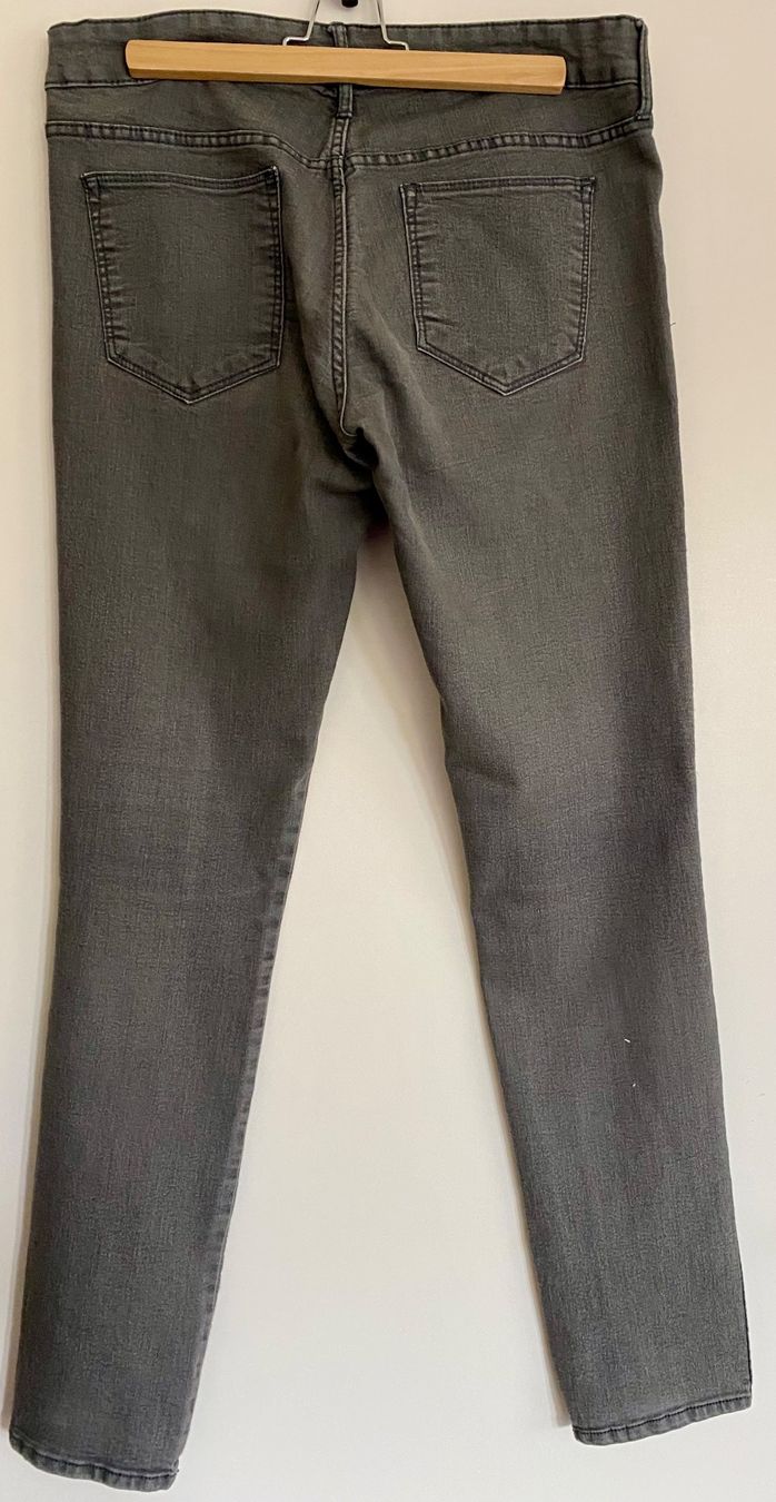 H&M Jeans: Jeans in Grau, Gr. 32/32 – Usato da Zürich venduto da Maria2021 1