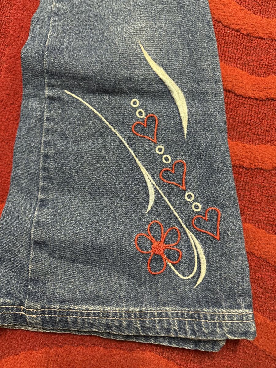 Pantaloni: Kinder Jeans mit Aufdruck – Usato da Eschenbach LU venduto da Tatzi1 2