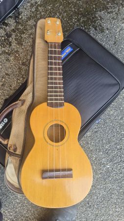 sehr schöne und Alte Ukulele