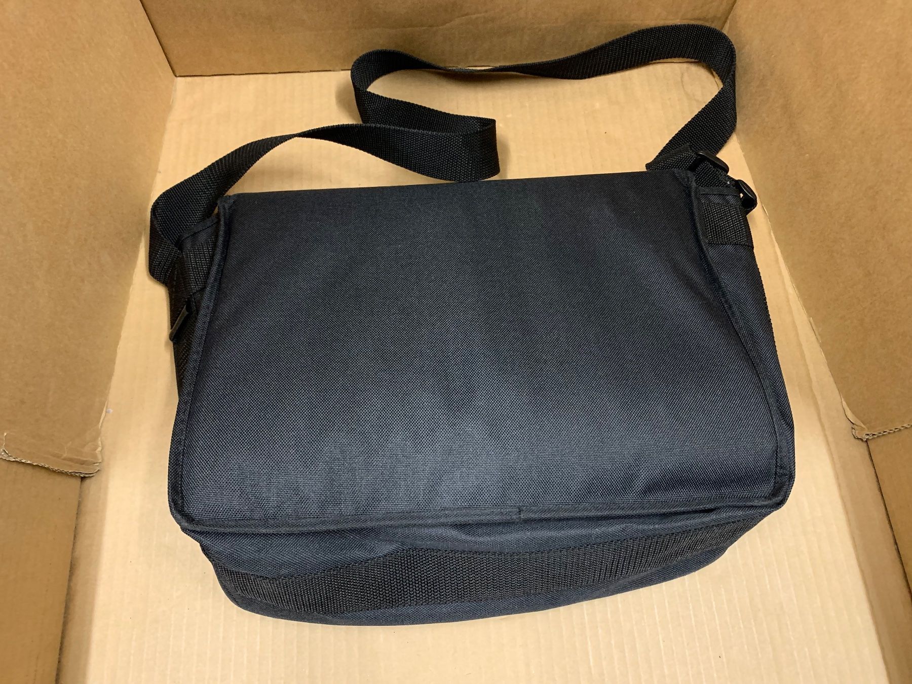 Sacs: Tasche schwarz Sharp klein – D'occasion à Eschlikon TG par ArtRec 1