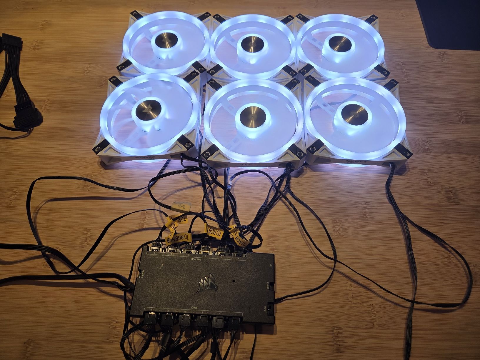 PC: 6xiCUE QL120 RGB Weiss inkl. Controller PRO – Usato da Arbon venduto da Mamamia13 4