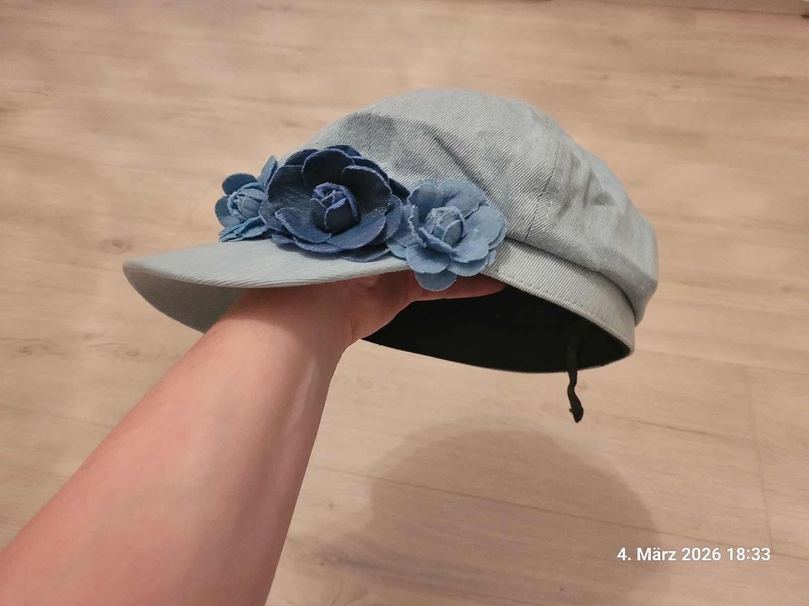Copricapi, berretti & cappellini: Mütze Jeans mit Blumen – Usato da Bünzen venduto da Milly32 4