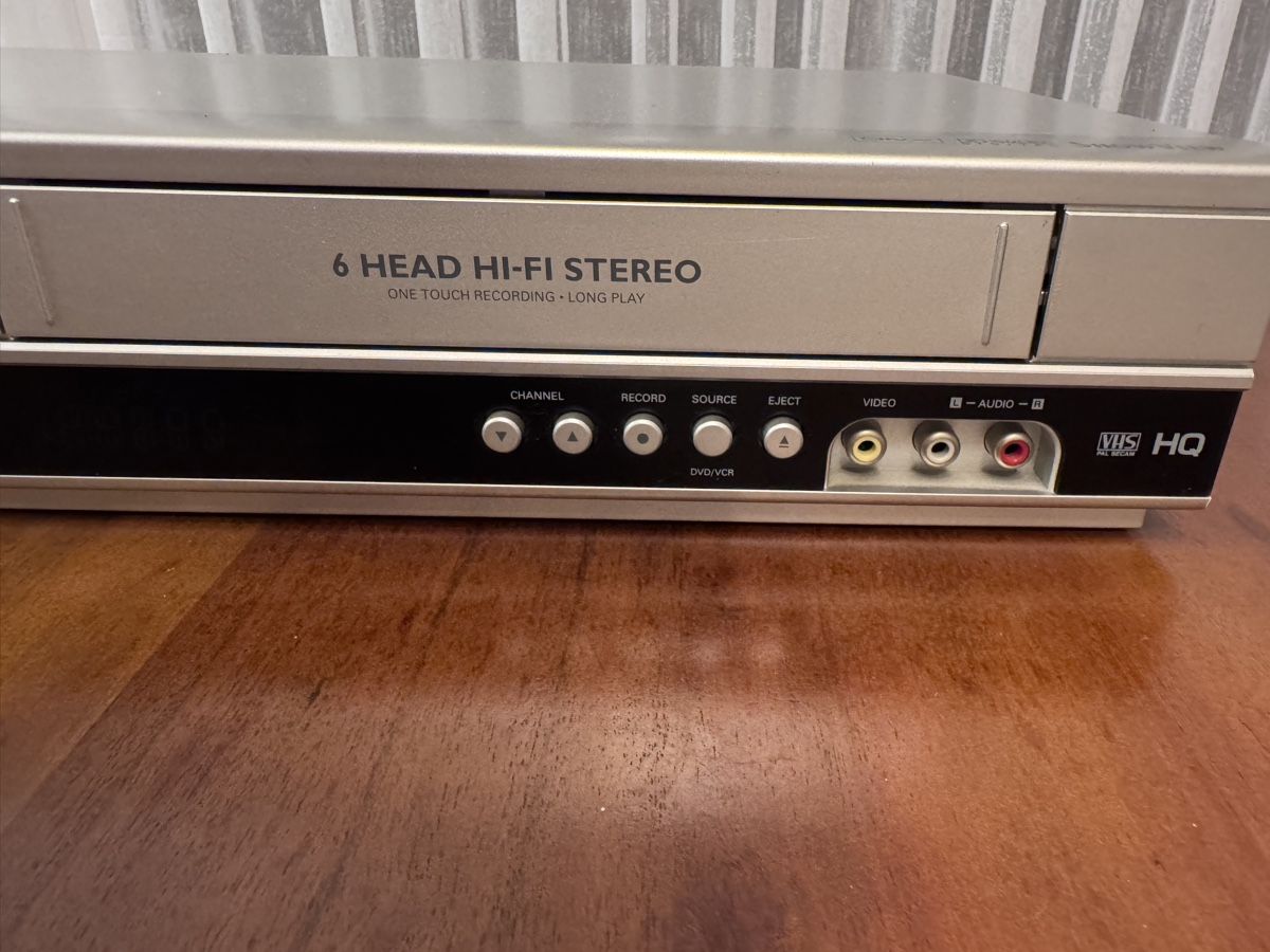Philips Lecteur multimedia & Streamer: Philips DVD/VCR Player DVP3350V  – D'occasion à Seewen SZ par QM.03 5