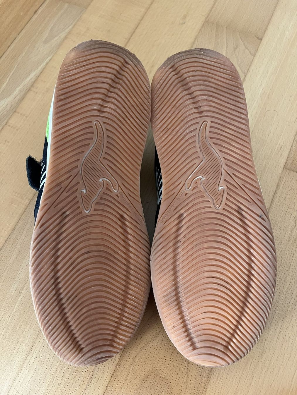 Schuhe für Jungen: KangaROOS Hallenschuhe Jungen Grösse 35 – Gebraucht aus Muttenz von Juvenile33 6