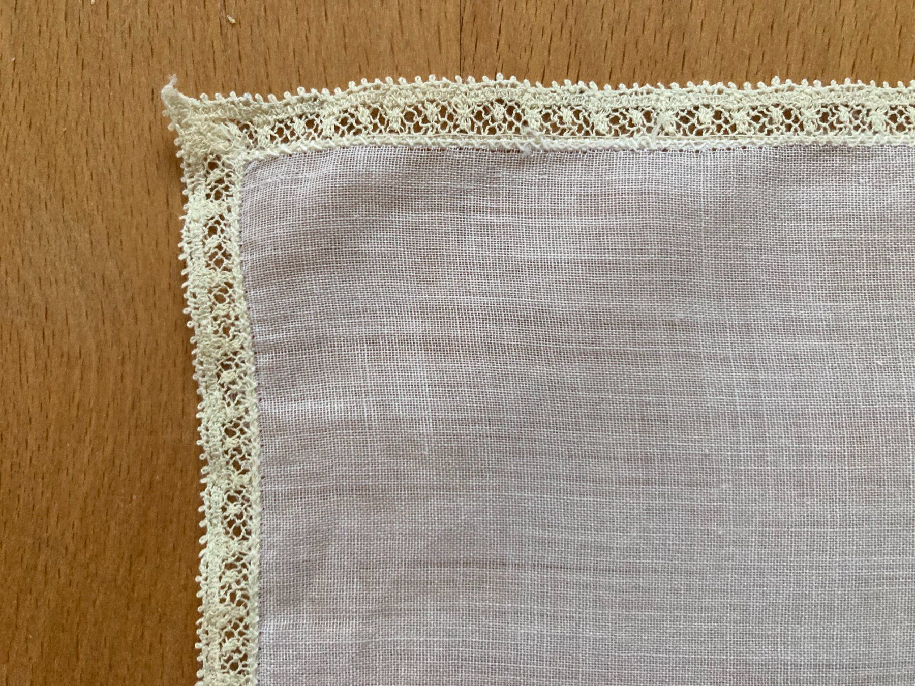Sonstige Kleidung & Accessoires: Taschentuch  Spitzentaschentuch blassgelb – Gebraucht aus Subingen von Etageren 1