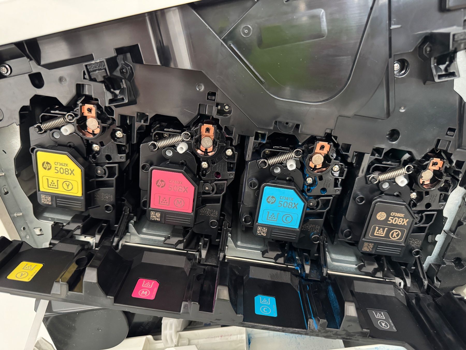 Hewlett Packard Stampanti: HP Color LaserJet Enterprise M552 – Usato da Hildisrieden venduto da SneedElCastro 3