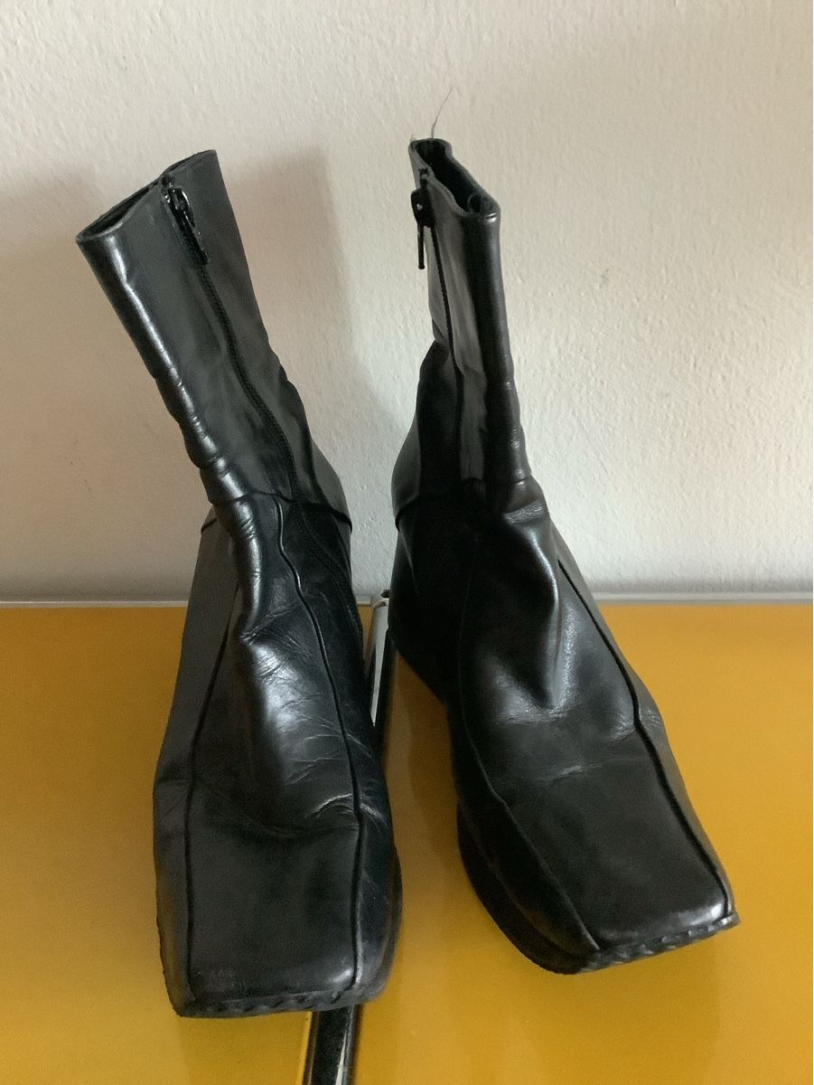 Scarpe da donna: Stephane Kelian Paris Vintage Boots Square Toe 40 – Usato da Stäfa venduto da loveforeverlove 1