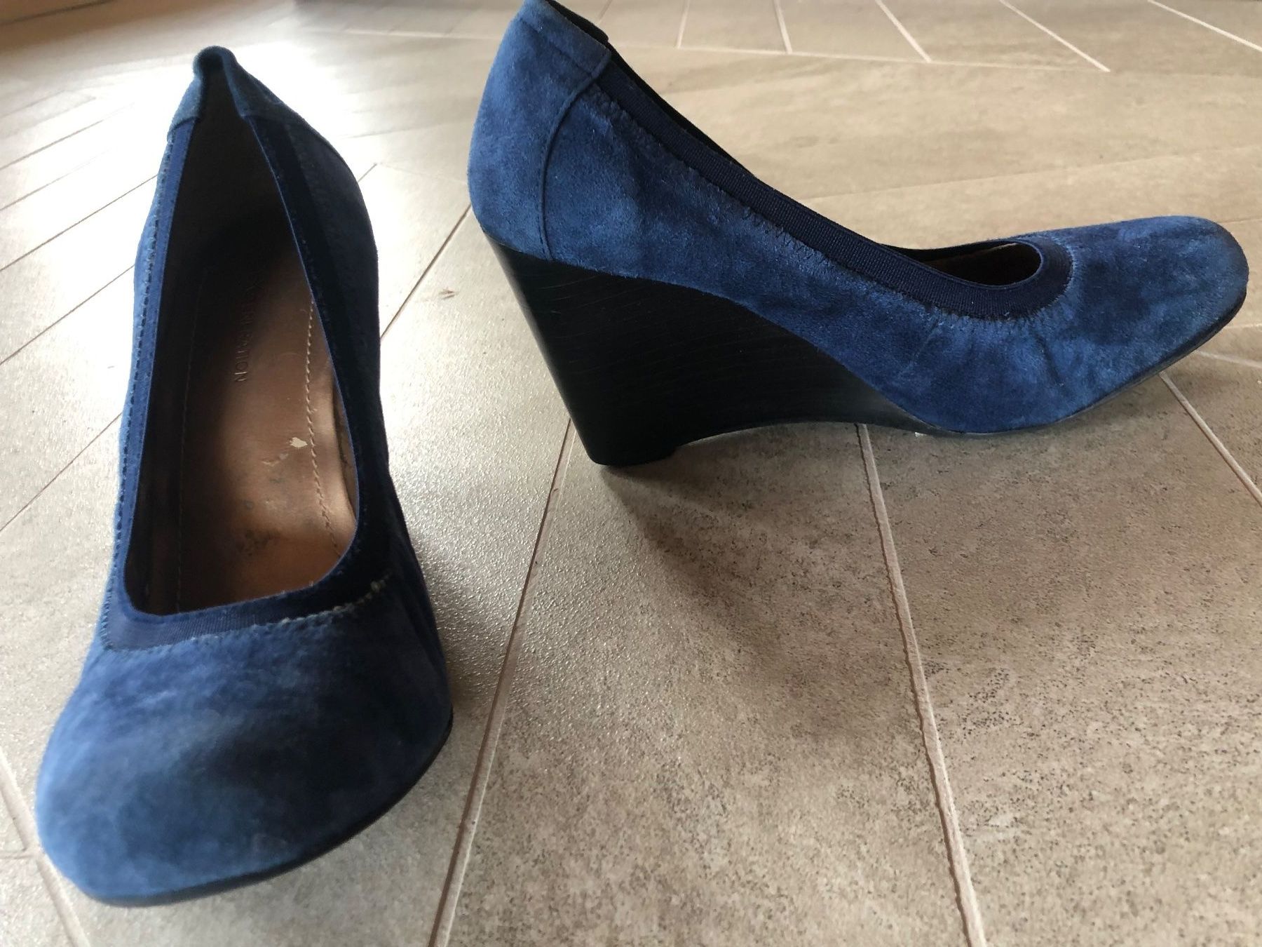 Damenschuhe: High Heels, Blaue echte Leder Pumps, 8 cm Keilabsatz – Gebraucht aus Les Giettes von les_6ddx