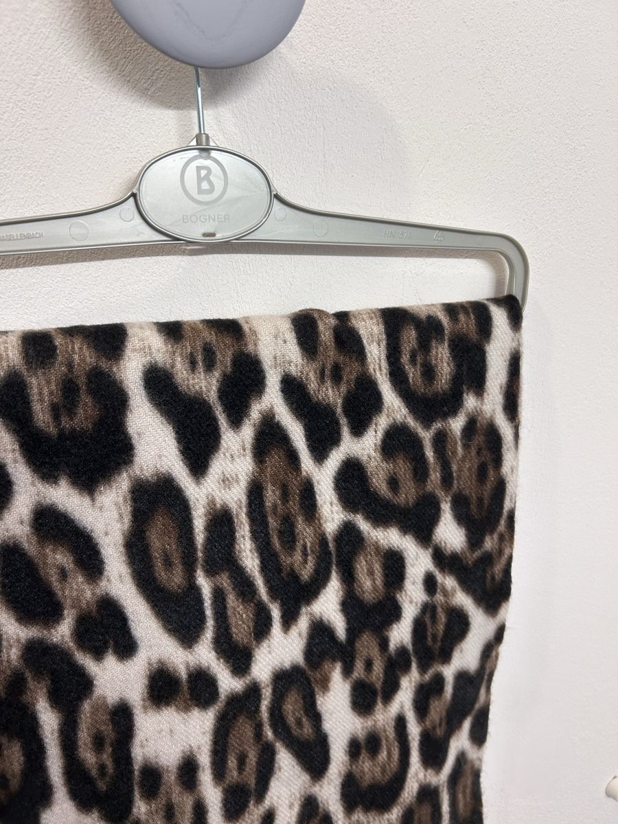 Foulards, Tücher & Schals: Schal mit Animal Print – Gebraucht aus Winterthur von seri_bo 1