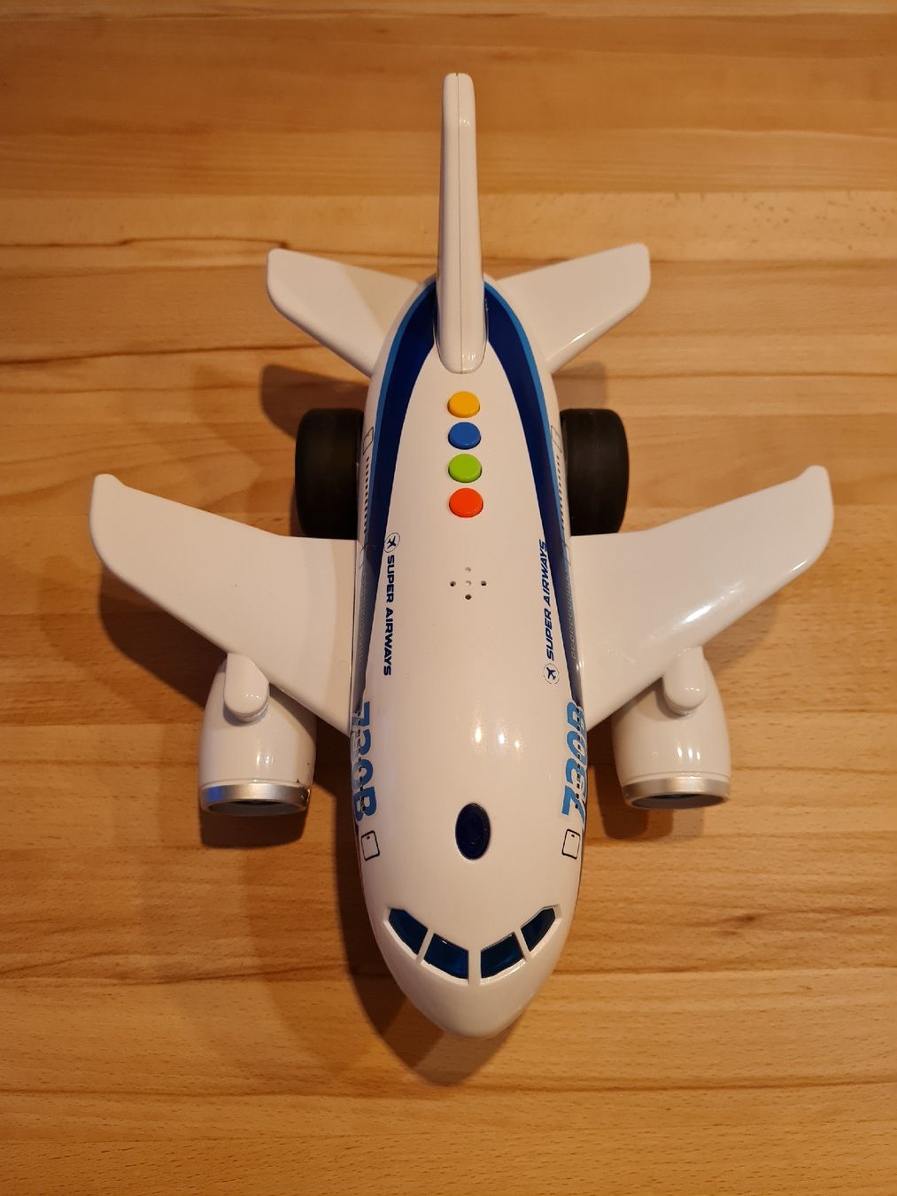 Spielzeuge: Spielzeug Flugzeug "SUPER AIRWAYS 738B" mit Rollen – Gebraucht aus Tagelswangen von Heaven2501