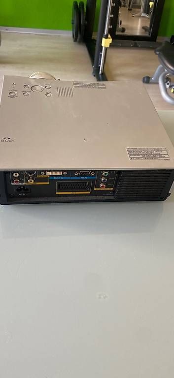 Vidéoprojecteurs: Panasonic Projektor LCD PT - AE300E – D'occasion à Laupen ZH par Rango3 2