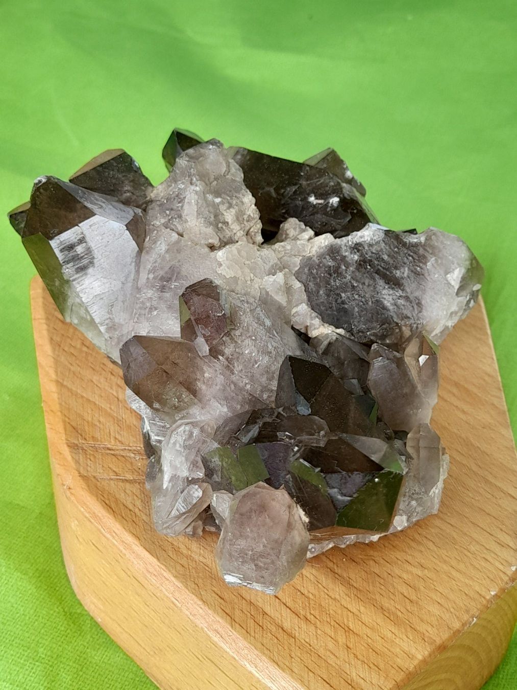 Minerali & Pietre curative: Rauchquarz-Stufe – Usato da Aeschi b.Spiez venduto da 52_wochen 8