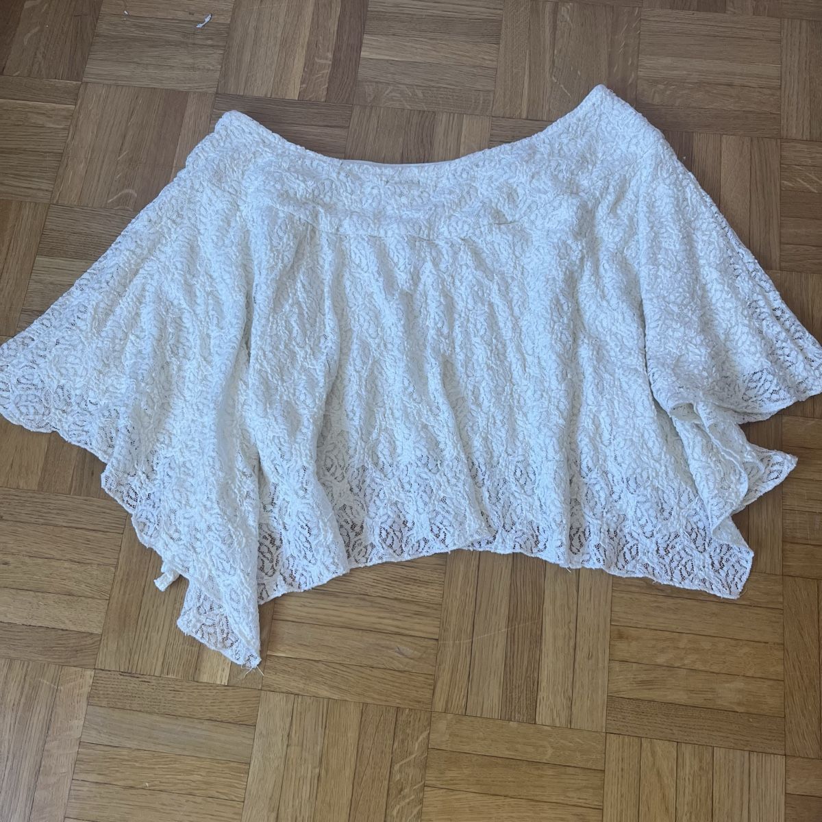 Stradivarius Jupes: Jupe en dentelle stradivarius taille M – D'occasion à Vevey par jul_xh6s 2