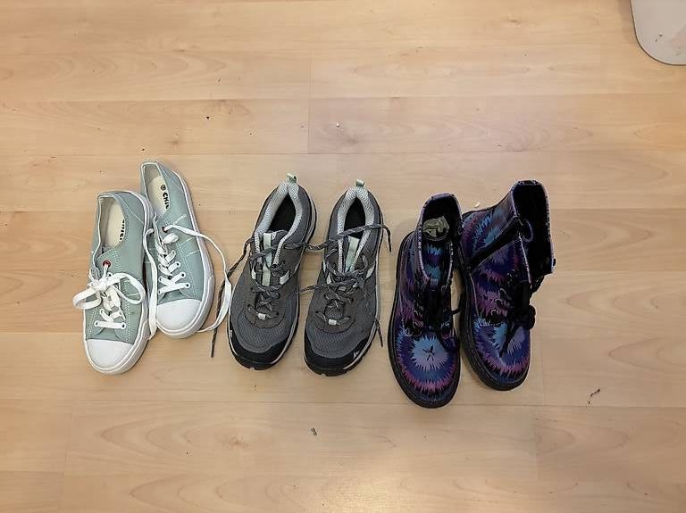 Scarpe per ragazze: 3 fast neue Schuhe Gr 38/39 – Usato da Winterthur venduto da bungy192