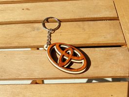 Schlüsselanhänger Toyota aus Holz *handgemacht*
