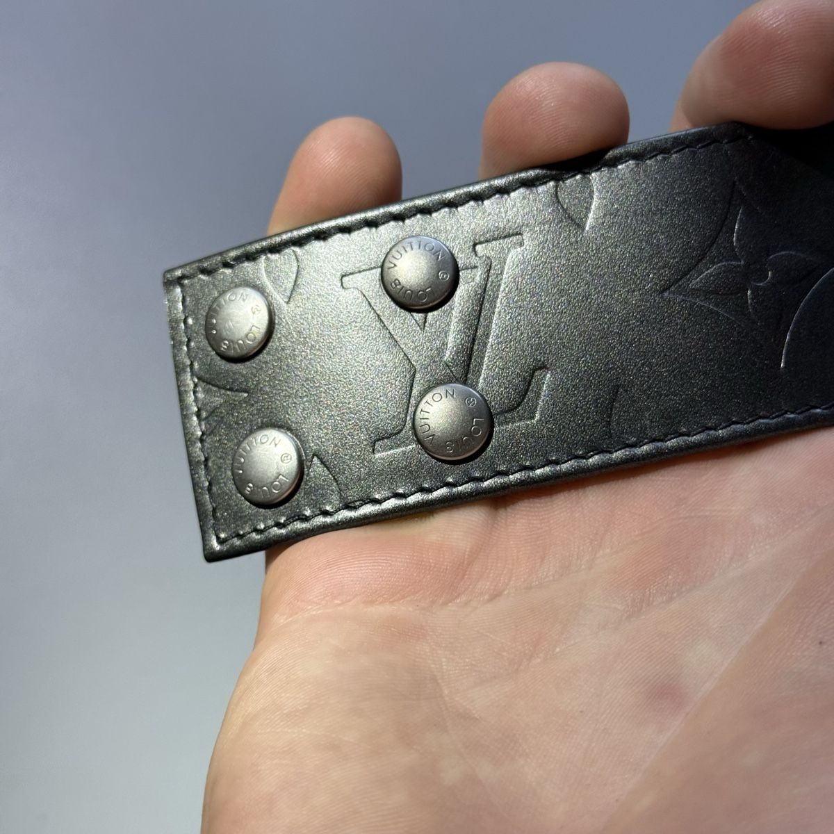 Louis Vuitton Armbänder & -reifen: Vintage 2002 Louis Vuitton monogram mat leather bracelet – Neu (gemäss Beschreibung) aus Bern von MaxiSeller 5