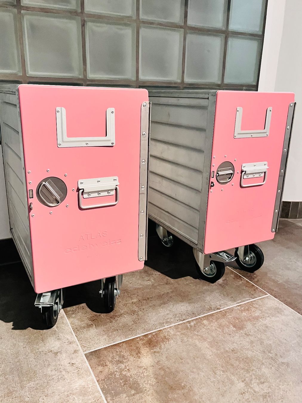 Altro in Aeronautica: Edelweiss Flugzeugtrolley Kommode – Usato da Fruthwilen venduto da bodensee_manufaktur 3