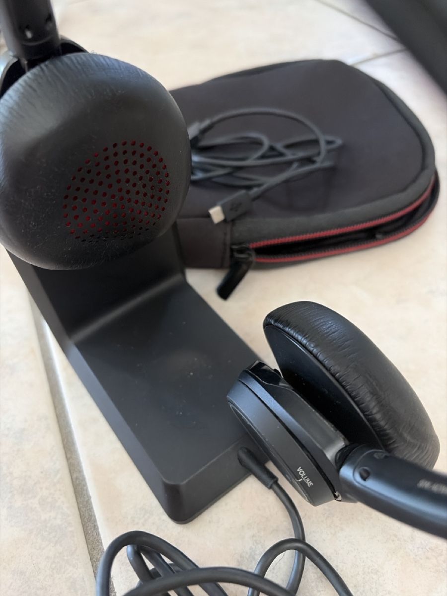 Plantronics Kopfhörer: Plantronics Headset mit Ladestation und Tasche – Gebraucht aus Basel von Bella-94 2
