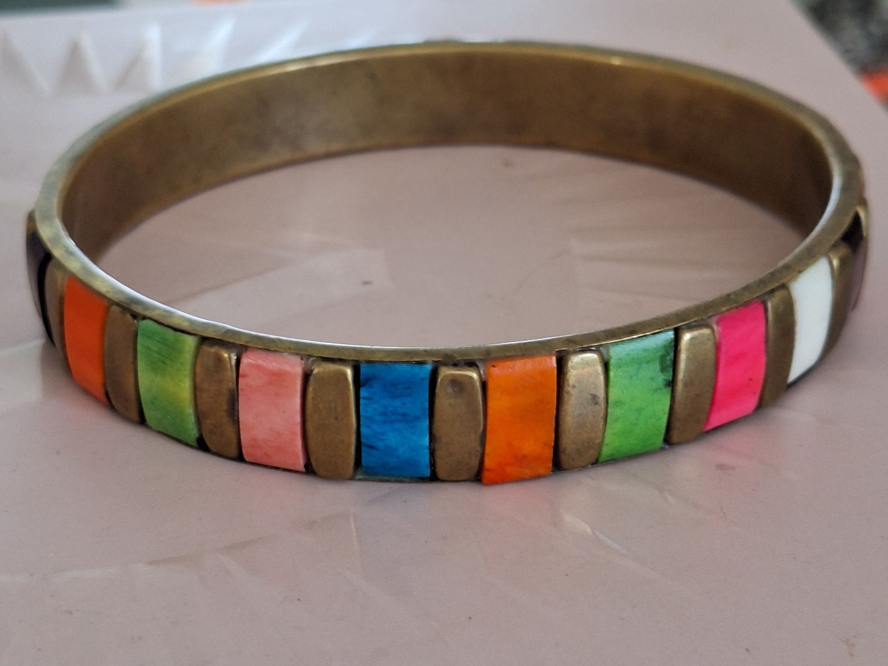 Bracciali & Braccialetti: MESSING ARMREIF MIT FARBENE MUSCHELEINLAGEN – Usato da Kerzers venduto da ExpressoTerreno