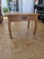 Beistelltisch aus Holz mit Schublade