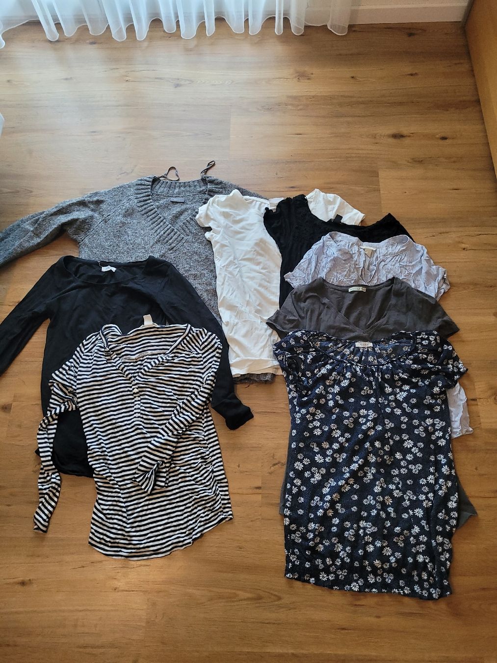 Lots de vêtements: Set Umstandsoberteile – D'occasion à Dierikon par HelenThalmann