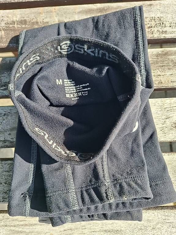 Leggings: Beinlinge SKINS Grösse M – Gebraucht aus Wimmis von Guterhandel 1