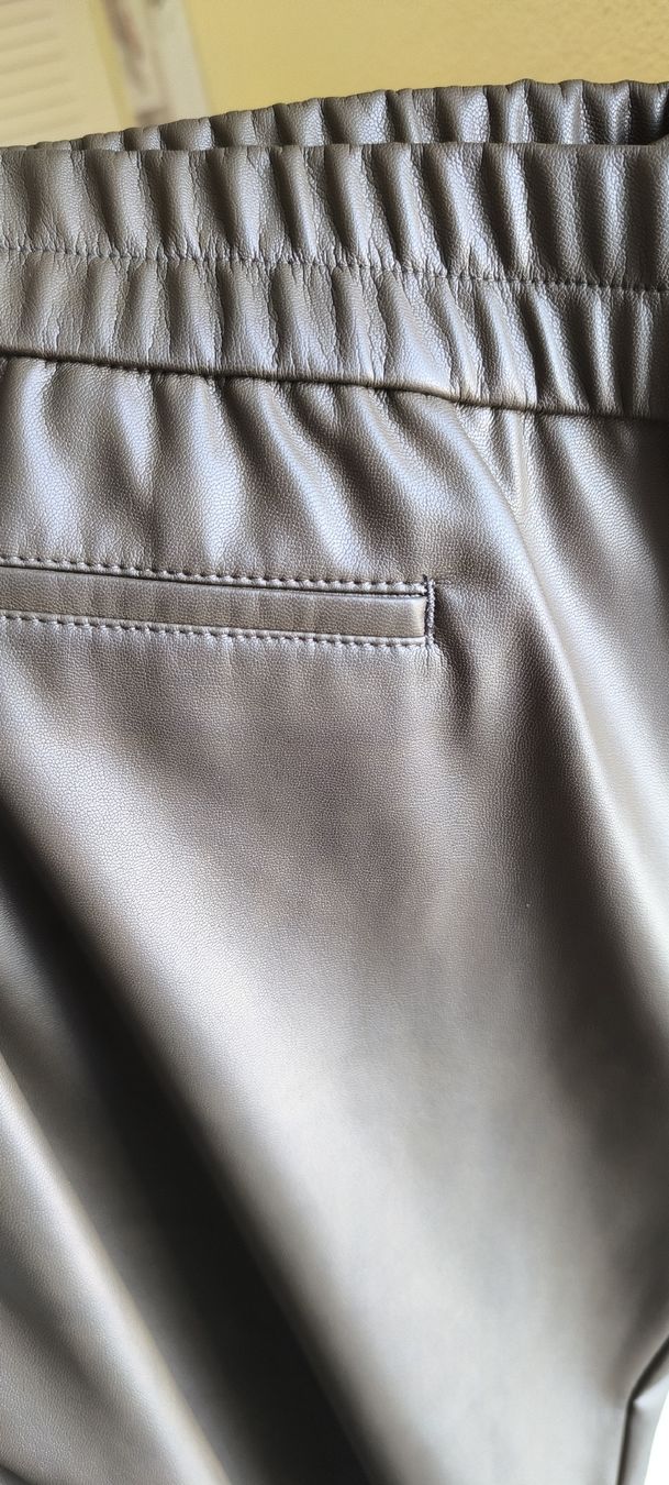 Pantaloni: Gardeur Hose neu, 48 Leder-Optik – Nuovo (secondo la descrizione) da Nottwil venduto da Chazebusi 1