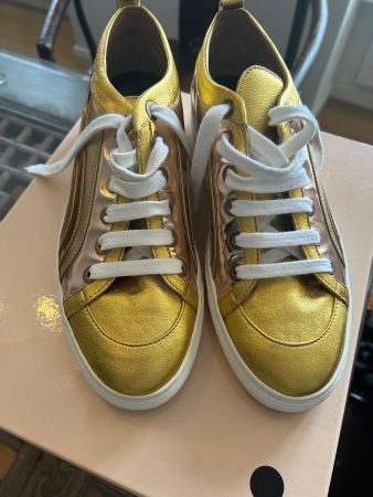 Goldene Luxus Sneaker