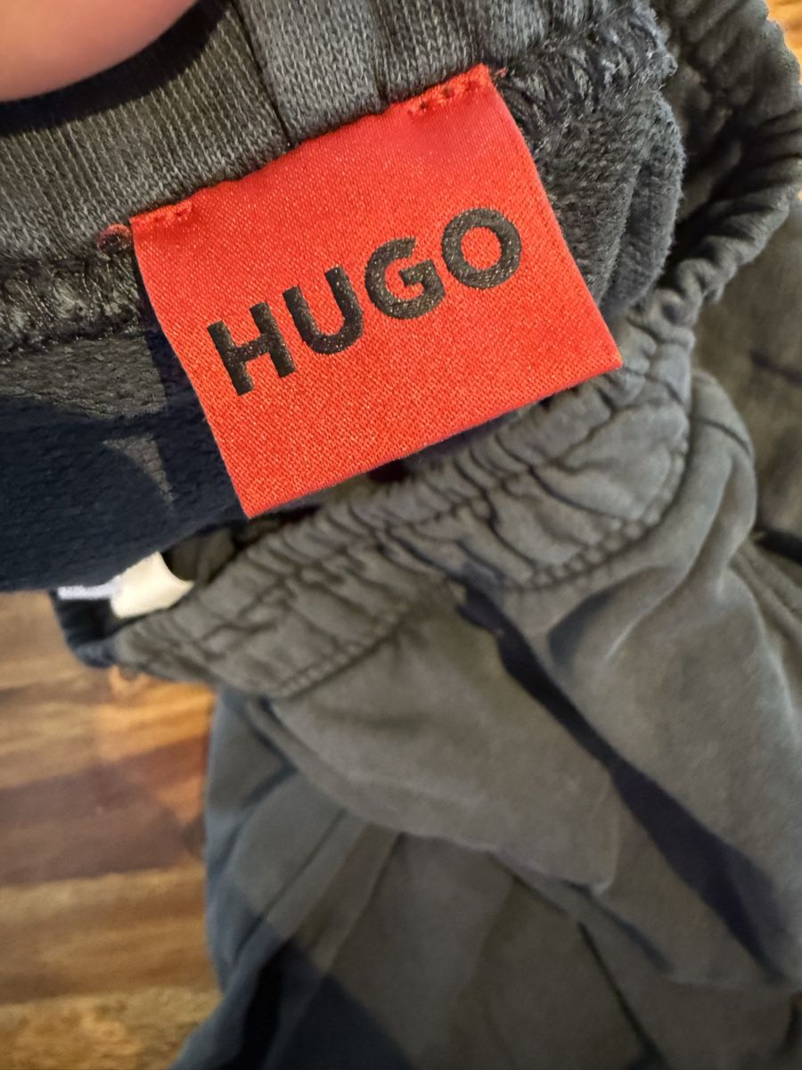 Hugo Boss Pantaloni: Hugo Boss Jogginghose – Usato da Luzern venduto da Itsclaire 1