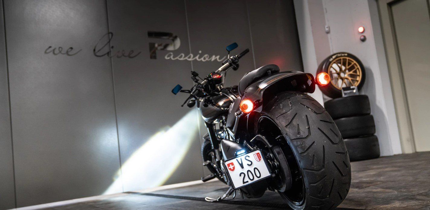 Harley-Davidson Altro: Harley Breakout Pro CVO - neuwertig, einzigartiger Sound – Usato da Ittigen venduto da alaindelon 1