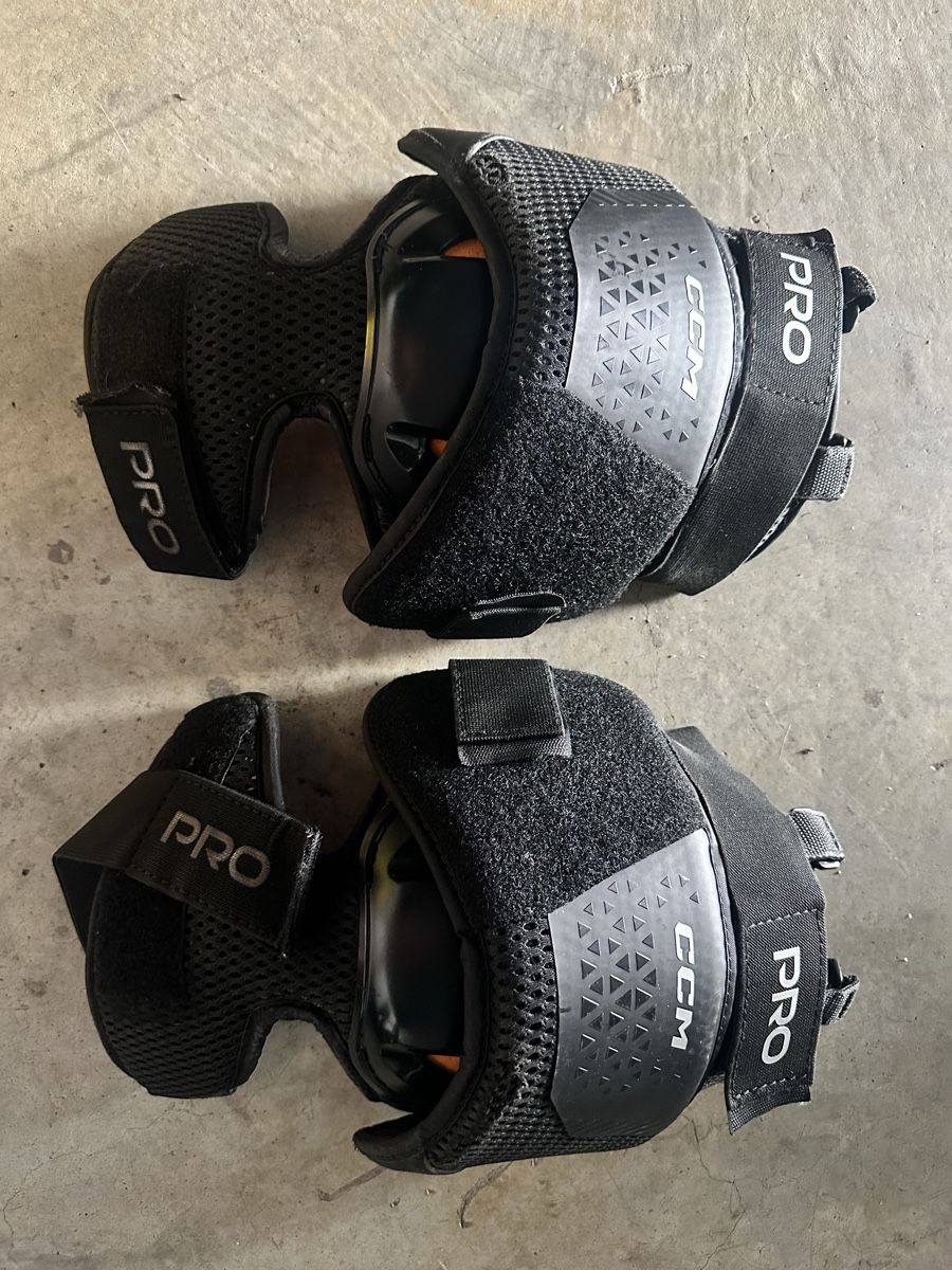 Ccm Protections: CCM KP-Pro Knee Guard  – D'occasion à Evilard par ale_t7qr