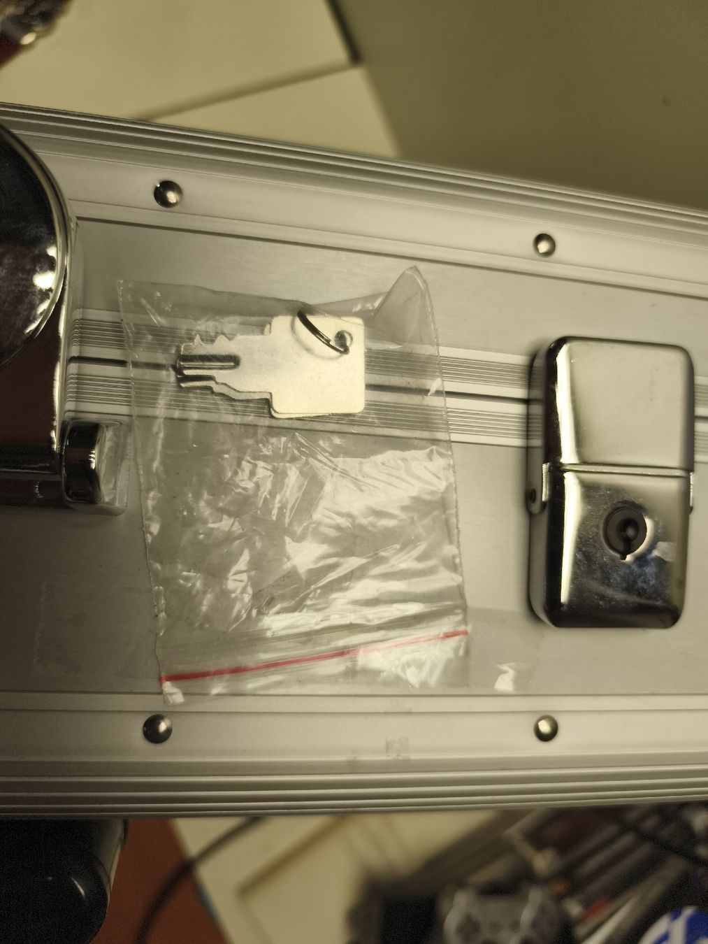 Valises de voyage: Reloop Flightcase mit Rollen Silber(em329) – D'occasion à Künten par Schnaepplihuus 9