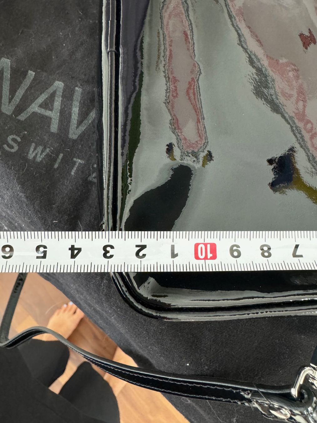 Navyboot Borse: NAVYBOOT Camera Bag Lackleder schwarz Crossbody NEU – Nuovo e nell'imballaggio originale da Zuerich venduto da Moochie 8