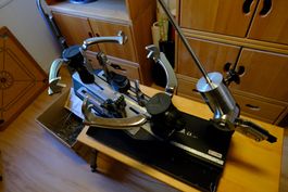 TennisMan Besaitungsmaschine – 2 Profi Pull-down-Zangenbasen