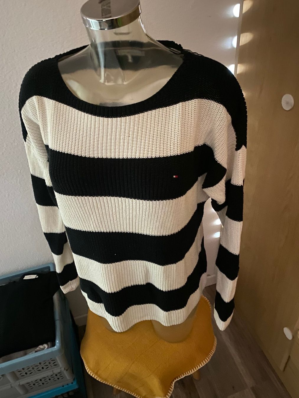 Tommy Hilfiger Pullover & Sweatshirts: Tommy Hilfiger Pulli Grösse M – Defekt aus Allenwinden von Obalu 2