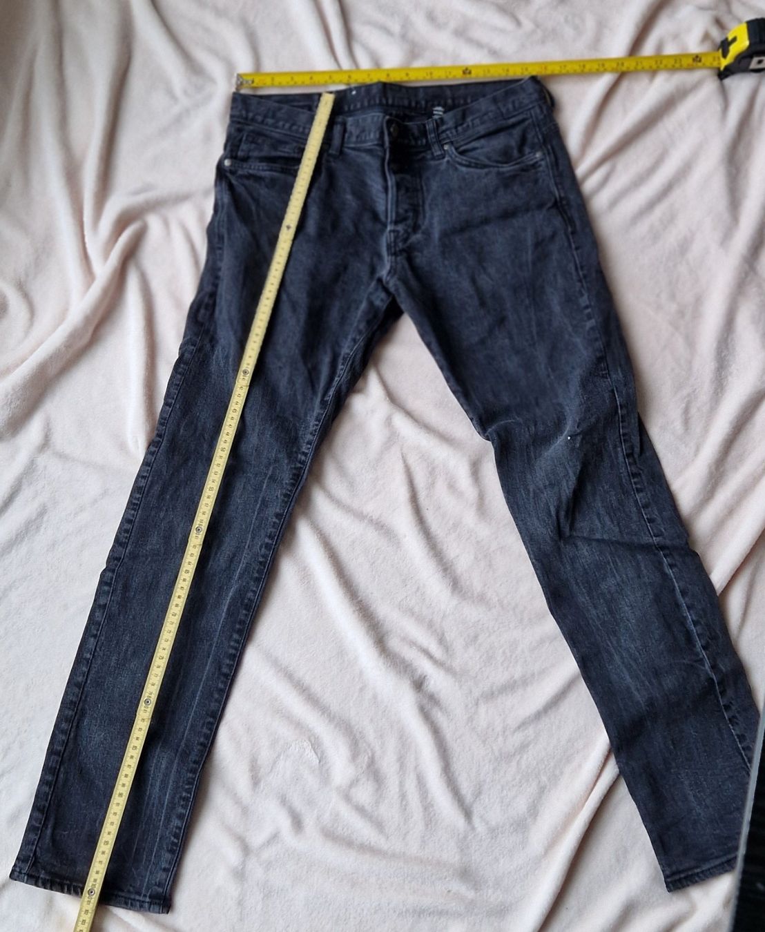 Pantaloni: Jeans jeune de couleur foncée – Usato da Epalinges venduto da Ozili 1
