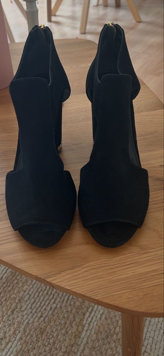 Michael Kors Damenschuhe: Wildlederpumps von Michael Kors  37 – Gebraucht aus Zürich von wil_g8st 2