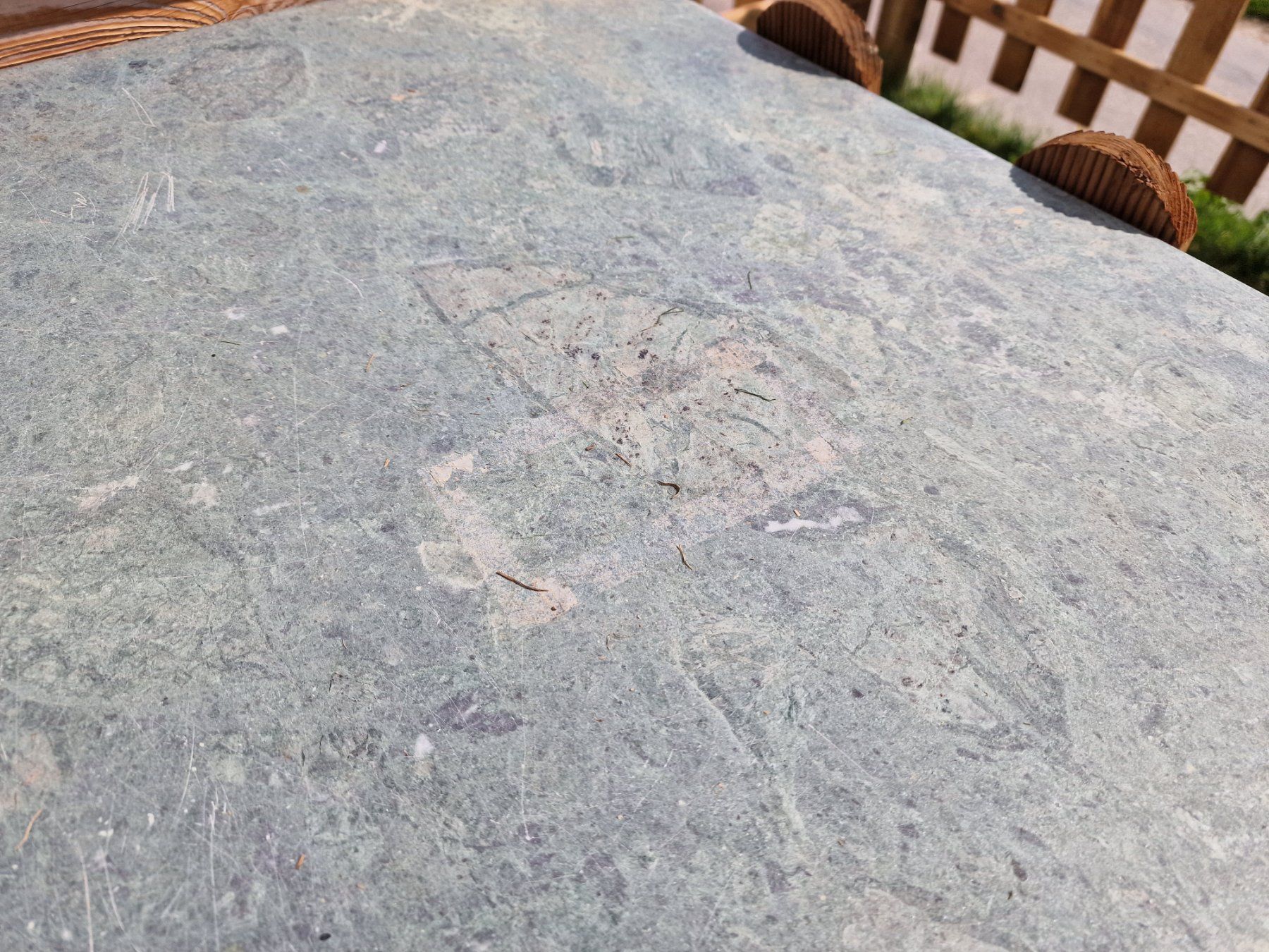 Tavoli: Table de jardin en marbre véritable, 2 pièces – Usato da Chapelle (Broye) venduto da Ryzix 4