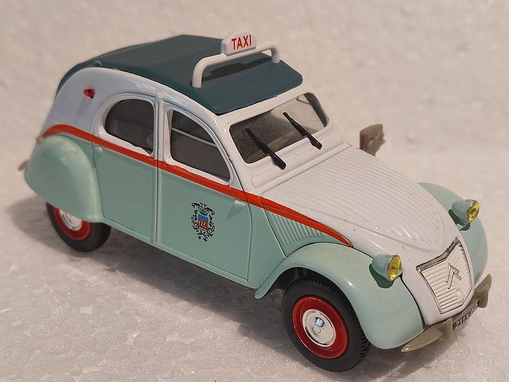 Citroën Taxi 15 CV 6 Cylindres 1952, Rouge Et Noire, Maisto 1/18 - Occasion