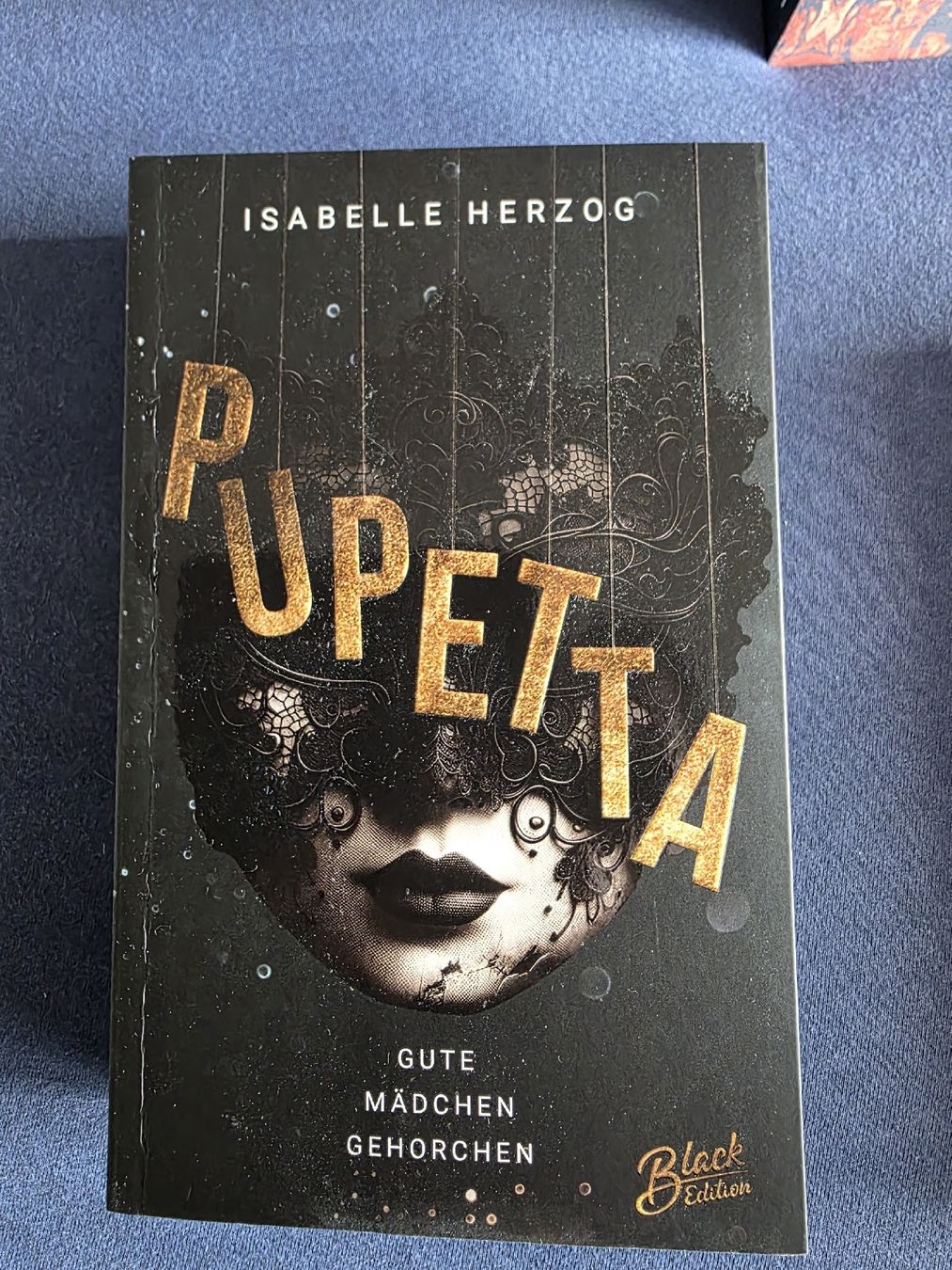 Bücher: Isabelle Herzog - Pupetta (Black Edition) – Neu (gemäss Beschreibung) aus Gais von ste_y6ps