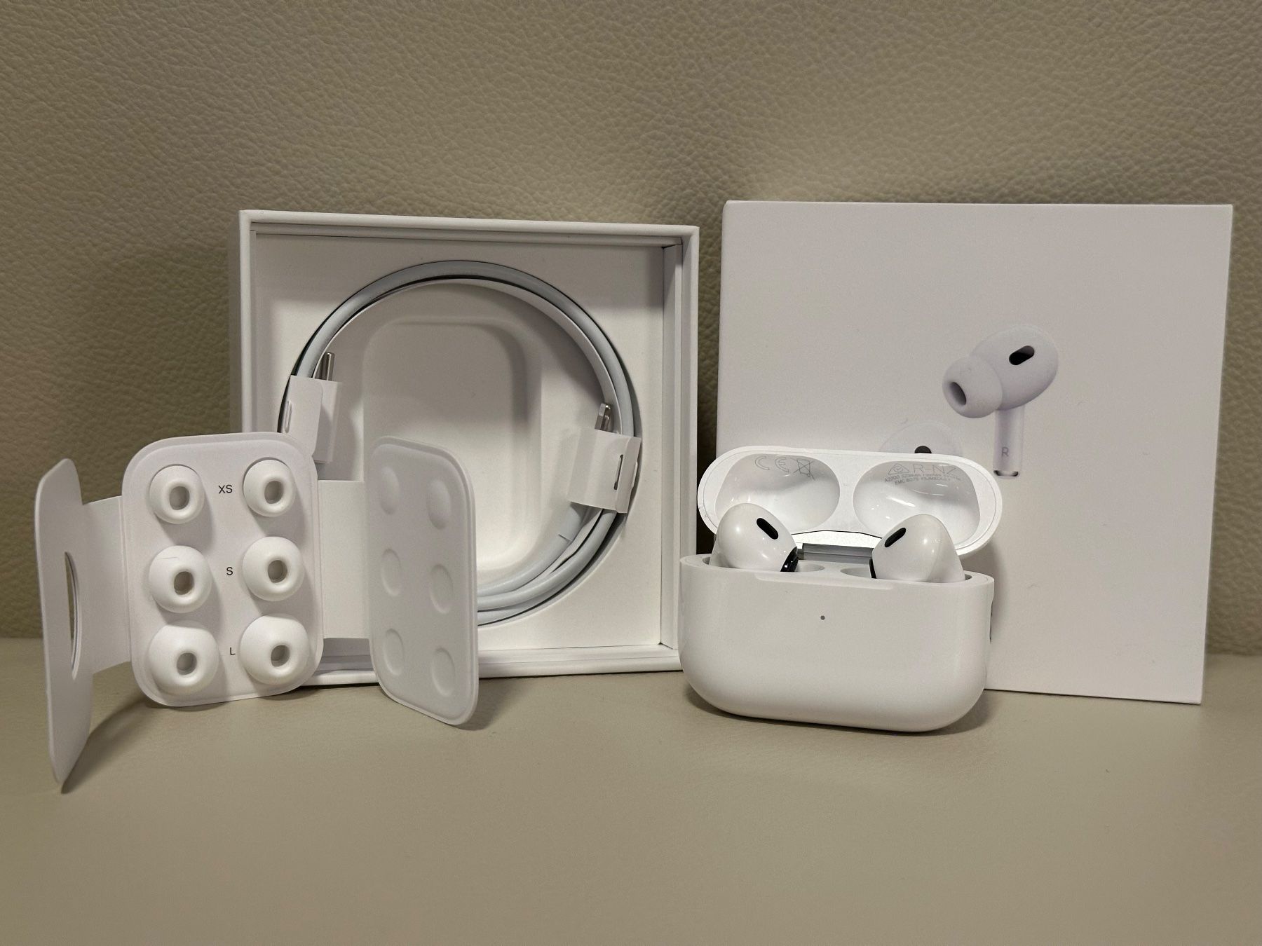 Apple Cuffie: Kopfhörer AirPods Pro 2nd Generation mit MagSafe Ladecase – Usato da Zürich venduto da boma.dr