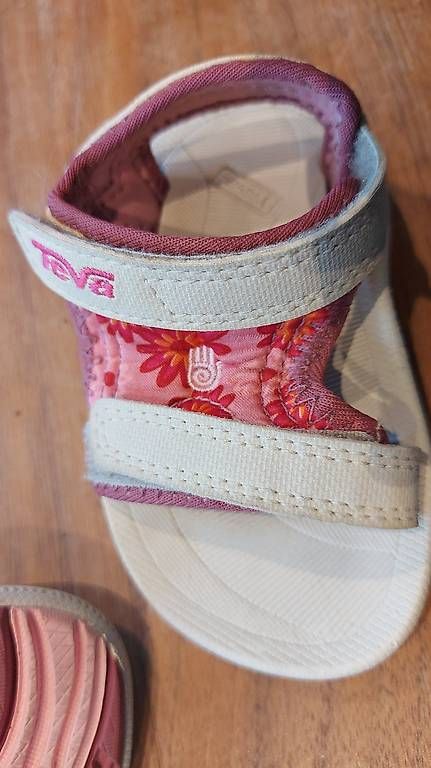 Schuhe für Jungen: Teva Sandalen Gr. 18 – Gebraucht aus Rotkreuz von MASI17 2