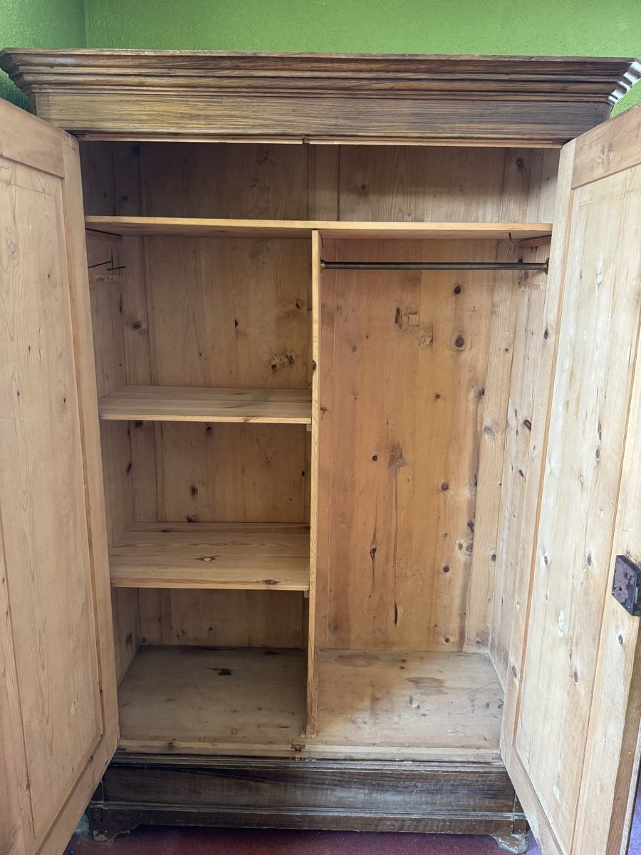 Armoires: Alter Nussbaum Schrank – D'occasion à Brunnen par ColinSch 2