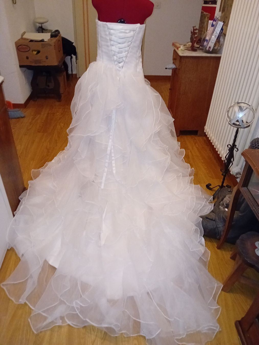 Kleider: Abito da sposa bianco con volant e strascico – Gebraucht aus Biasca von Old_6blh 1