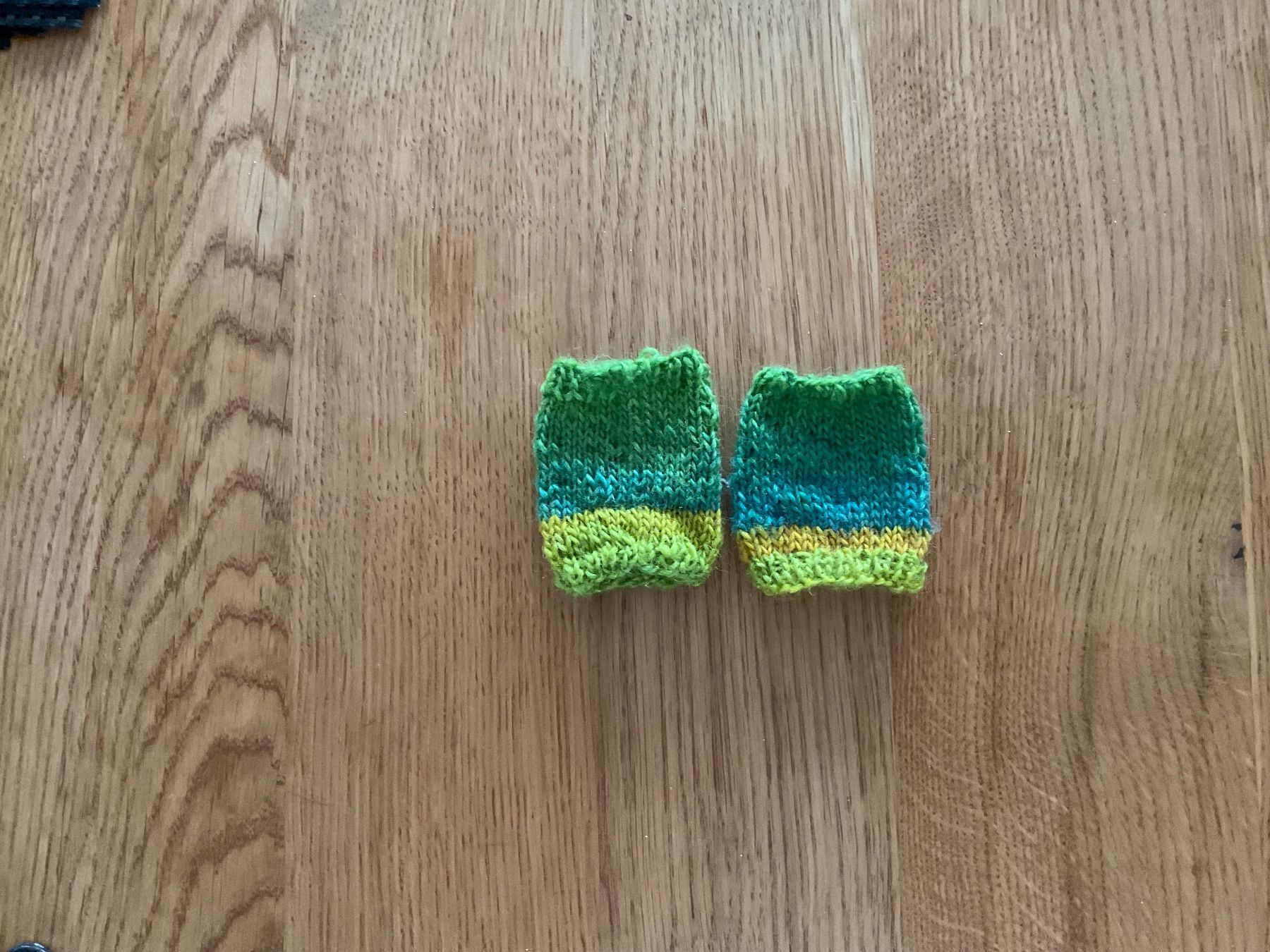 Guanti: Handgestrickte Kinder Pulswärmer Amedisli – Nuovo (secondo la descrizione) da Wetzikon ZH venduto da FeeF