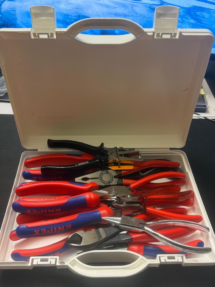 Knipex Tutti gli attrezzi: Knipex Pliers Collection (neue) – Nuovo (secondo la descrizione) da Zürich venduto da BONETI 1