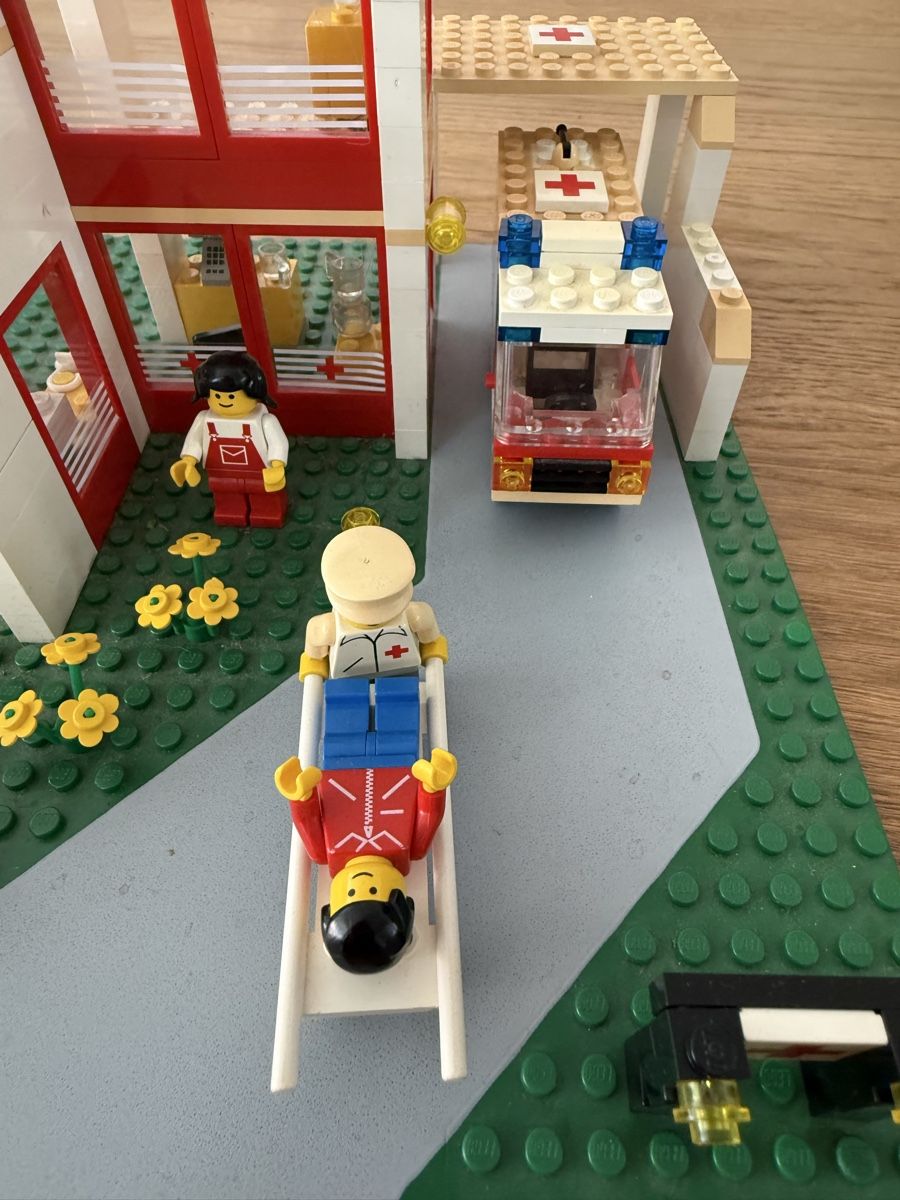 Lego Spielzeuge: Lego 6380 Krankenhaus – Gebraucht aus Altdorf UR von Sanna08 2